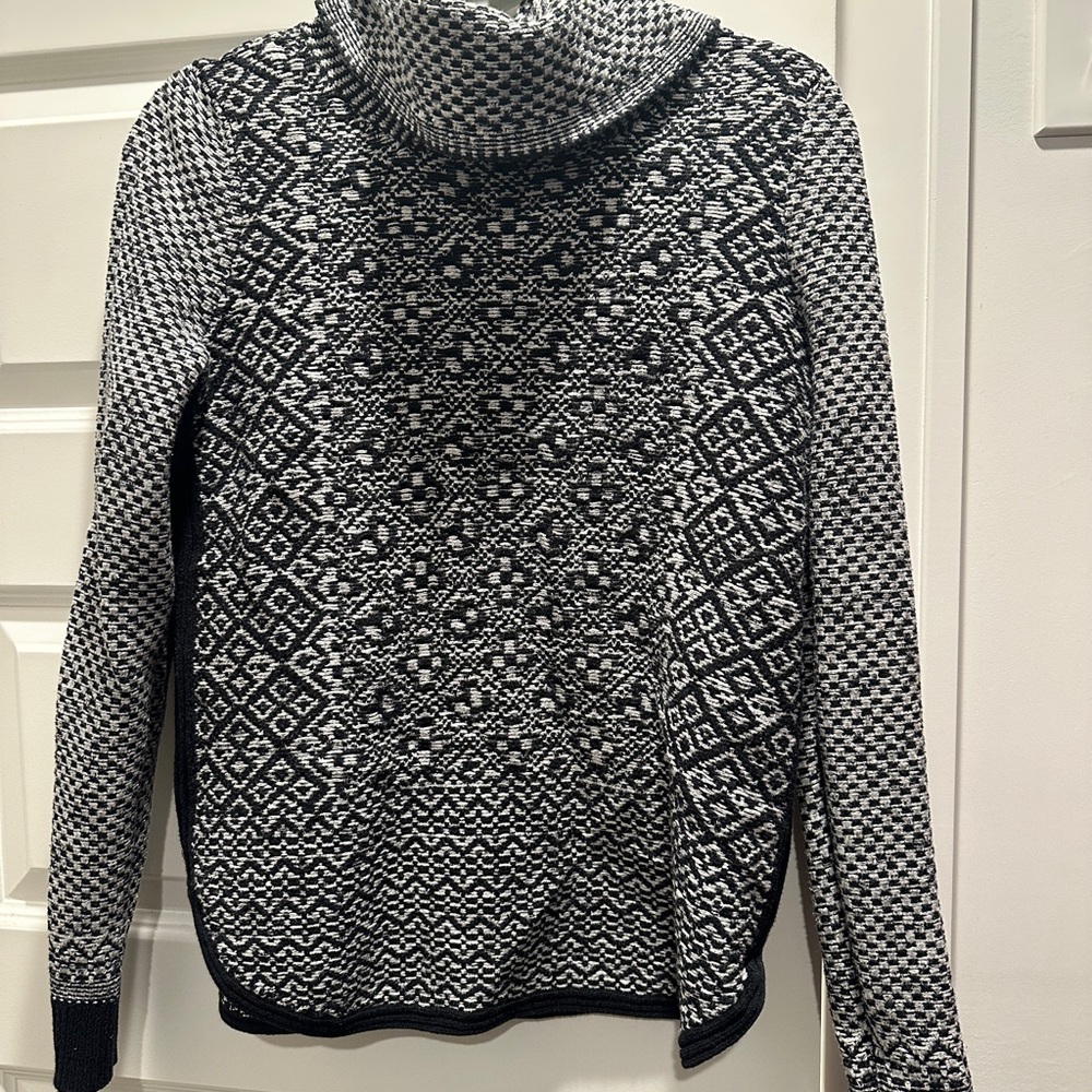 Lucky Brand Black and White Geometric Turtleneck Sweater